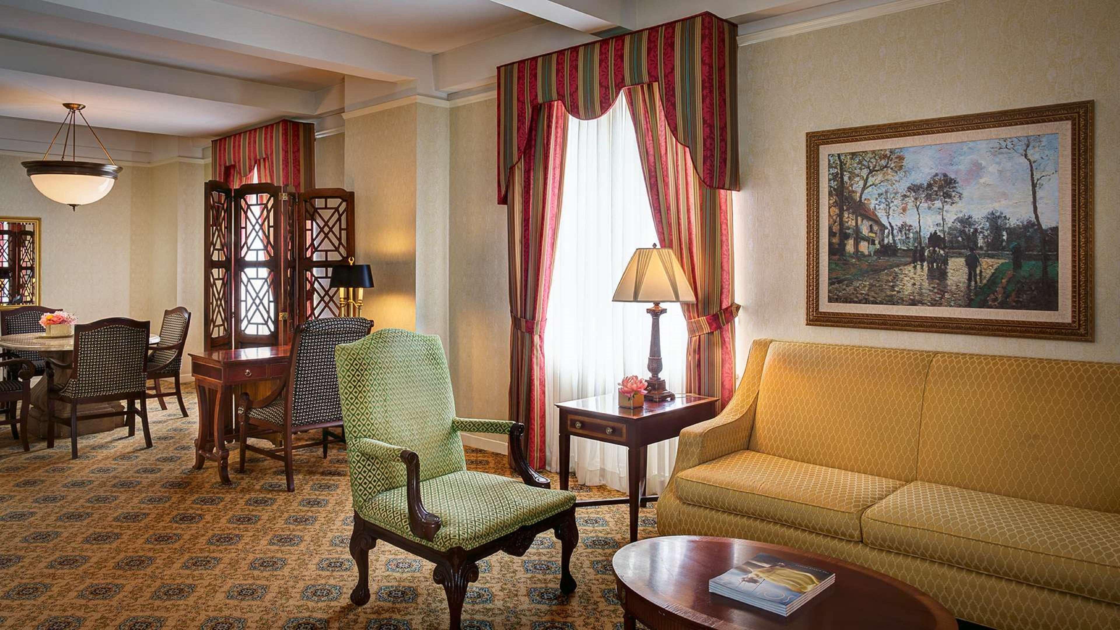 Amway Grand Plaza Hotel, Curio Collection By Hilton Grand Rapids Bagian luar foto