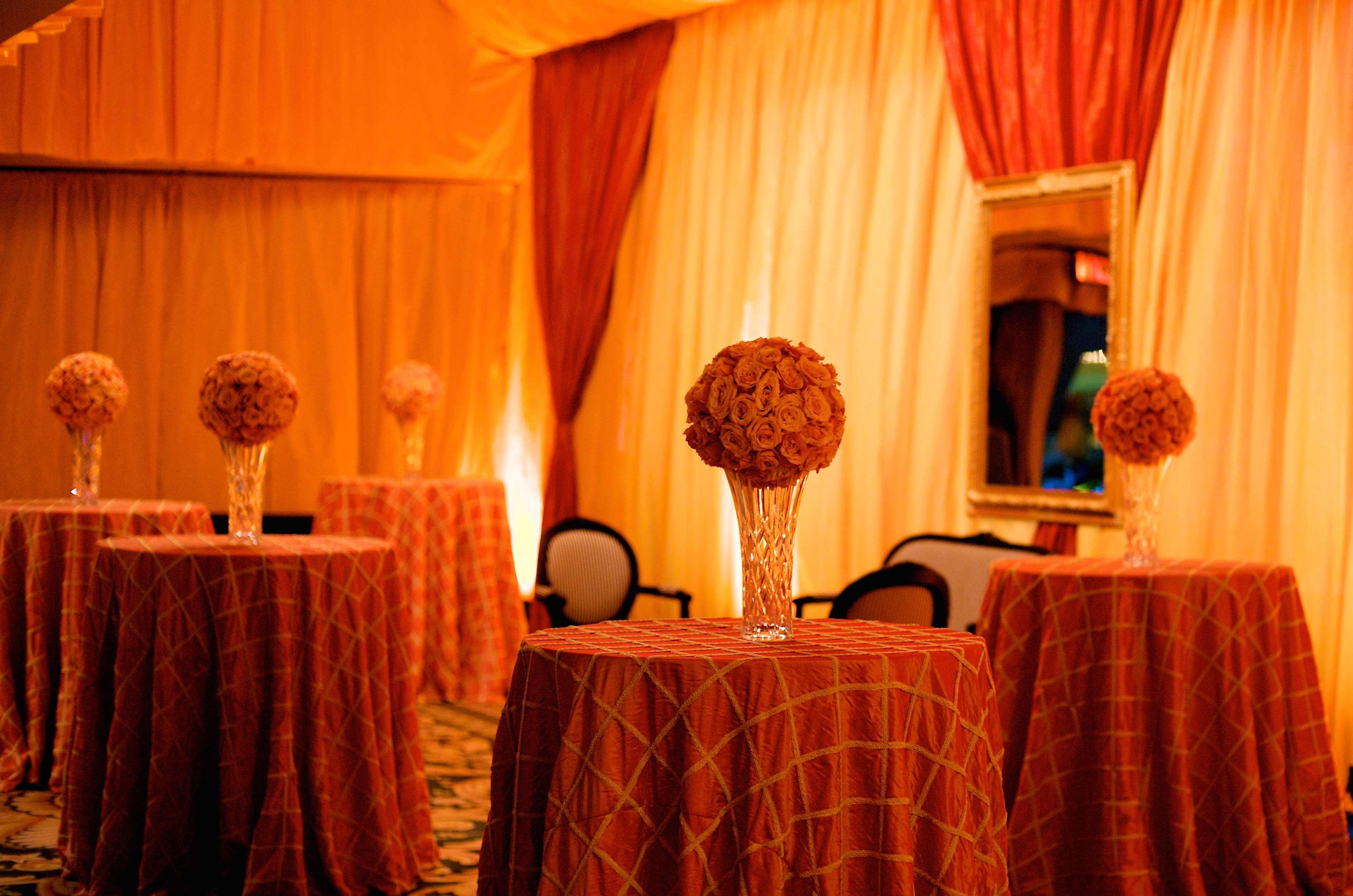 Amway Grand Plaza Hotel, Curio Collection By Hilton Grand Rapids Bagian luar foto