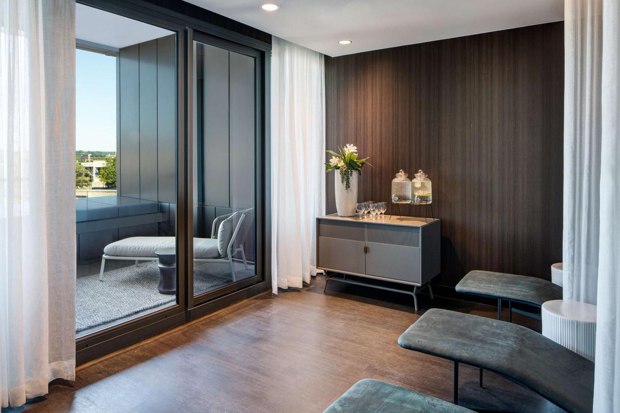 Amway Grand Plaza Hotel, Curio Collection By Hilton Grand Rapids Bagian luar foto