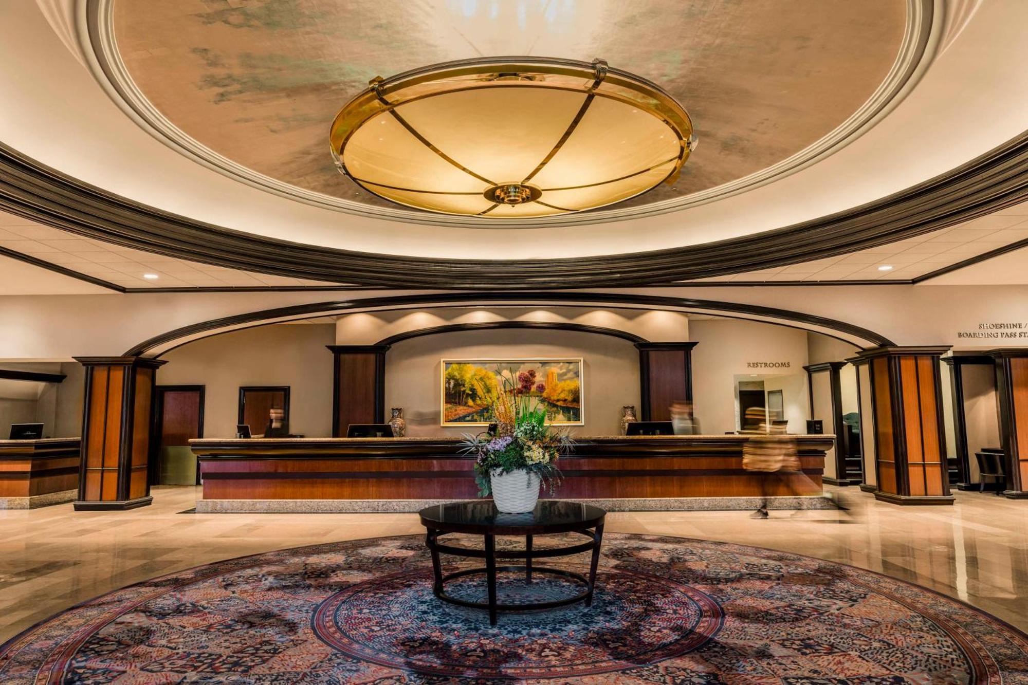 Amway Grand Plaza Hotel, Curio Collection By Hilton Grand Rapids Bagian luar foto